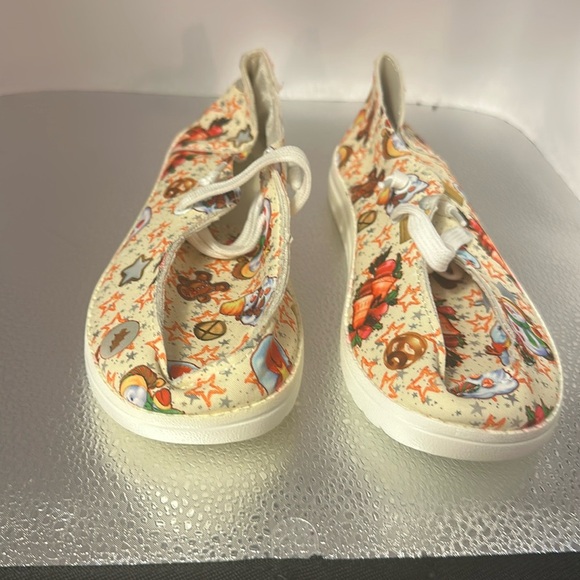 Size 6 snowman shoes. They are canvas. You European size 37. New without tags. - Picture 1 of 5